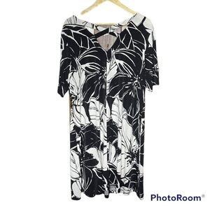 Chico's Black and White V-Neck Sheath Dress